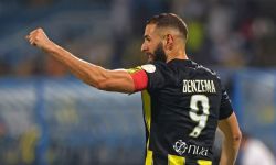 بنزيما يحسم موقفه من البقاء في إتحاد جدة